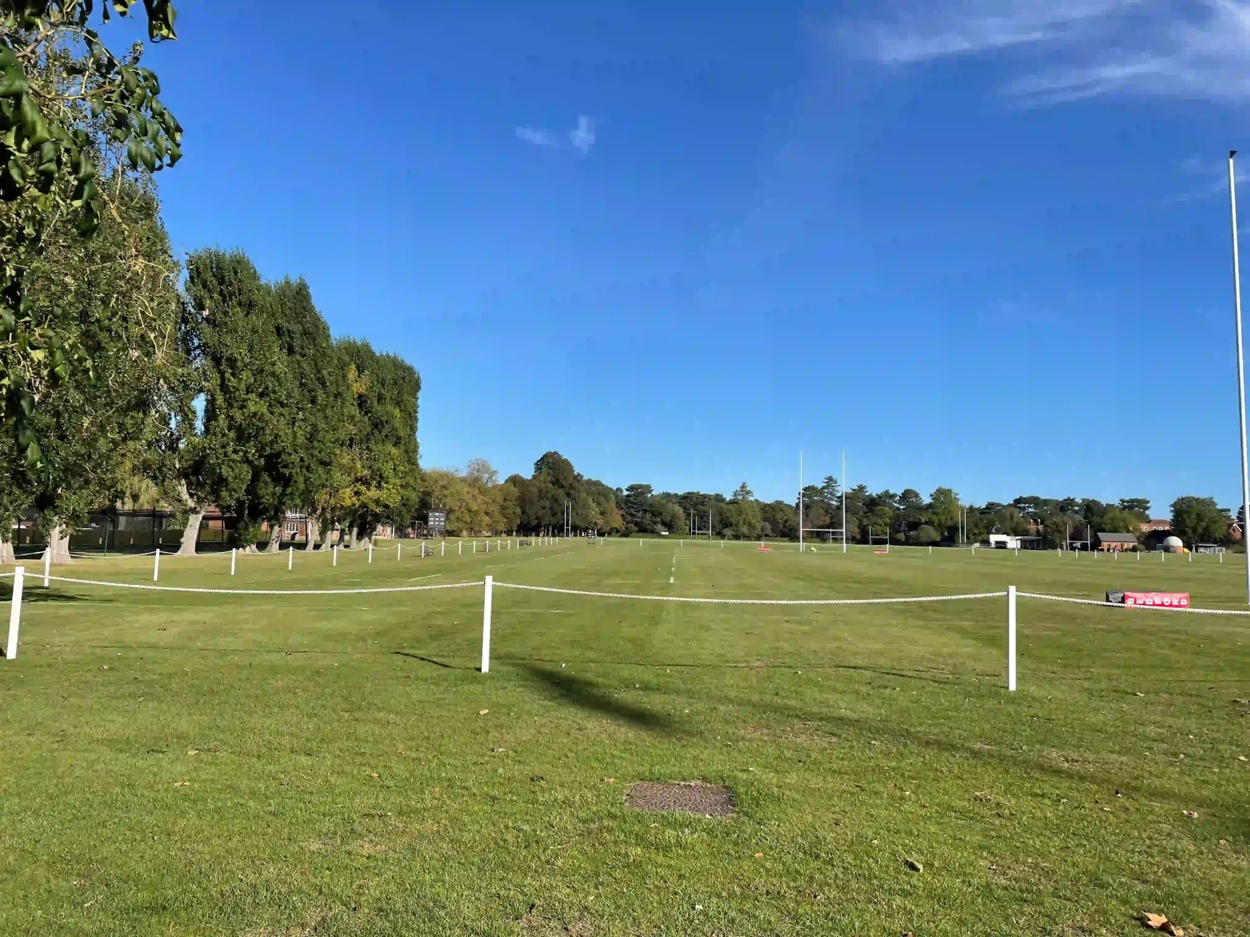 Campos deportivos de Bedford School en un día soleado